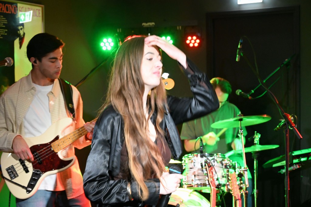 ../Images/10 jaar Ro's Barbershop 020.jpg